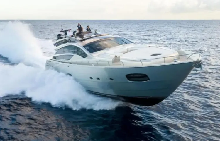 82 Pershing Motoryacht [Boat Review + Video]