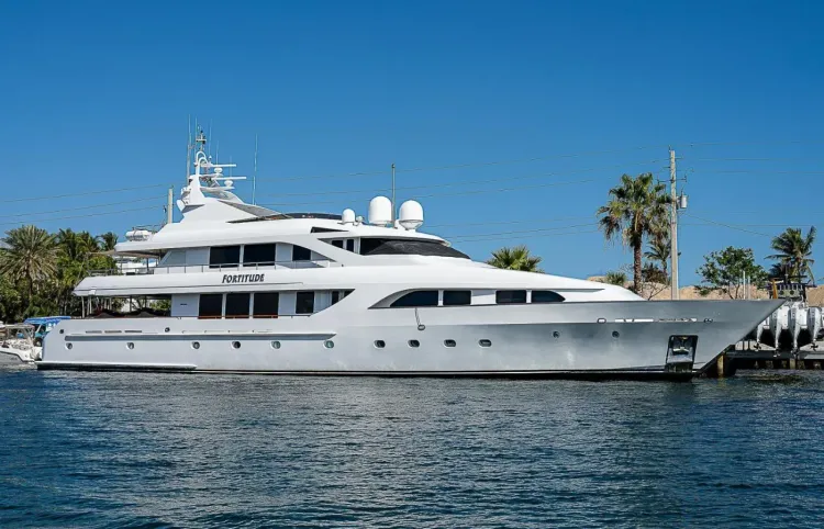 136 Intermarine Motoryacht Walkthrough [Boat Review + Video]
