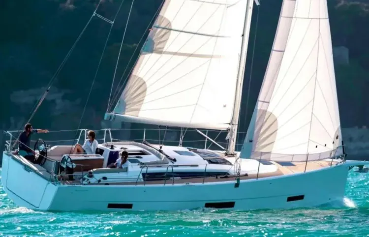 39 Dufour Sailboat Walkthrough [Boat Review + Video]