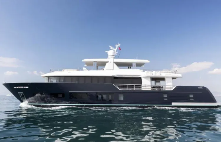 125 Alpha Motoryacht Walkthrough [Boat Review + Video]