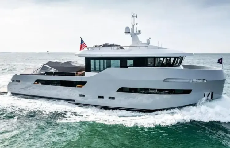 88 Lynx Motoryacht Walkthrough [Boat Review + Video]