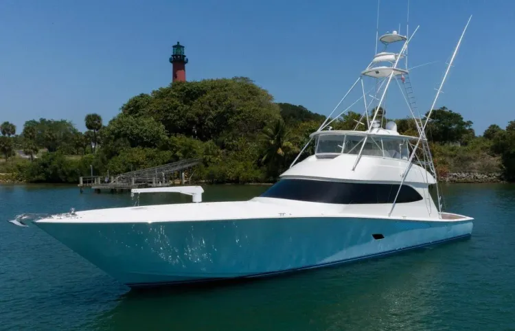 82 Viking Sportfish Walkthrough [Boat Review + Video]