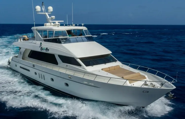 82 Hargrave Motoryacht  [Boat Review + Video]