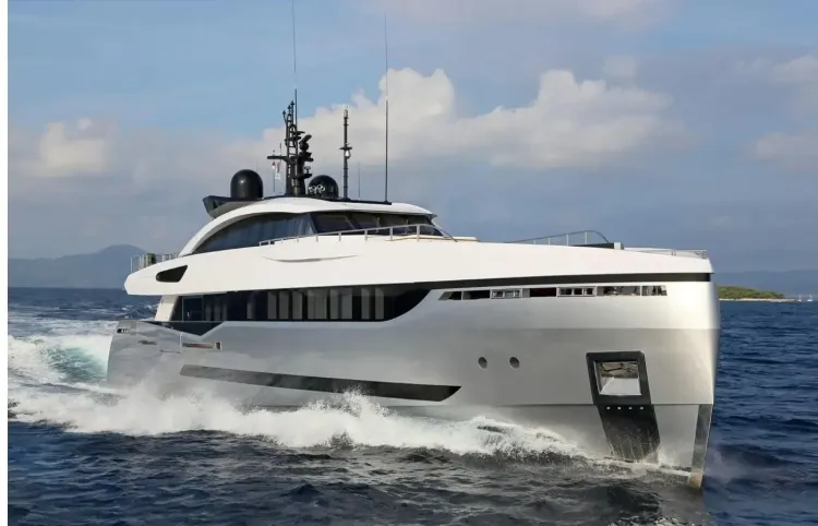 131 Columbus Motoryacht Walkthrough [Boat Review + Video]