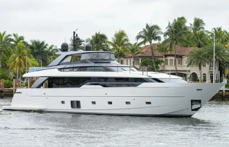 96 Sanlorenzo Motoryacht Walkthrough [Boat Review + Video]