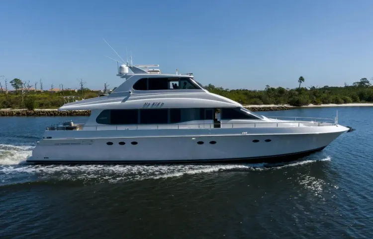 76 Lazzara Motoryacht Walkthrough [Boat Review + Video]