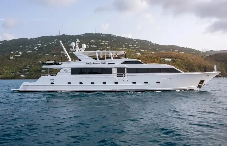 112 Broward Motoryacht Walkthrough [Boat Review + Video]