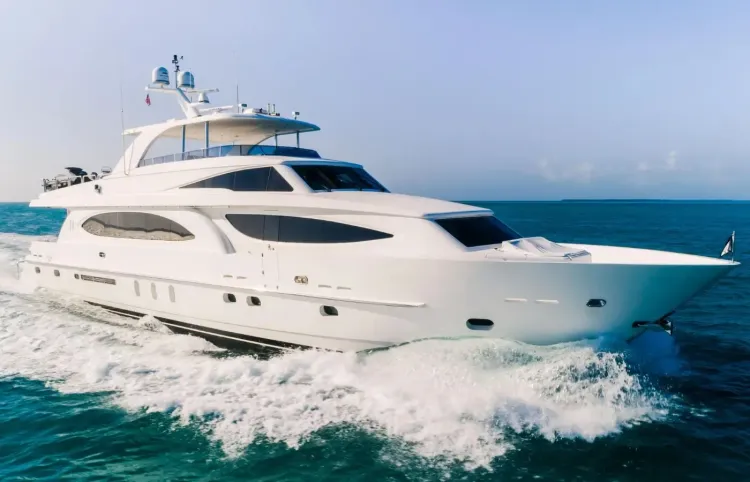 100 Hargrave Motoryacht Walkthrough [Boat Review + Video]