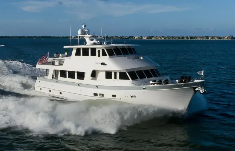 86 Outer Reef Trawler Walkthrough [Boat Review + Video]