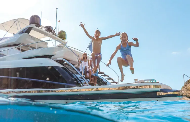 Top 3 Reasons To Charter Vs. Cruise This Spring