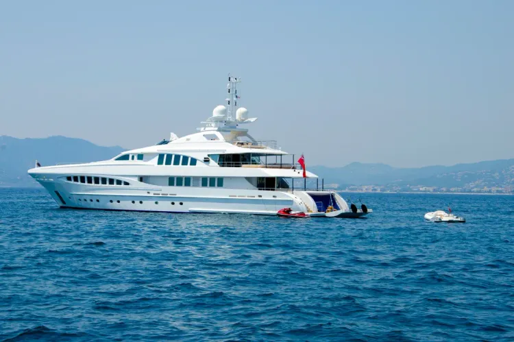 Cell Phones & Yachts: Why it’s Easy to Disconnect at Sea