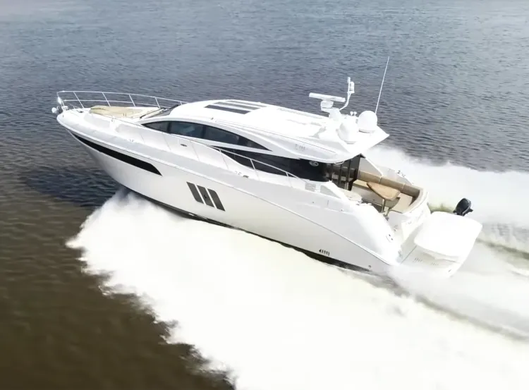 Yacht Walkthrough: Sea Ray L590 Motoryacht
